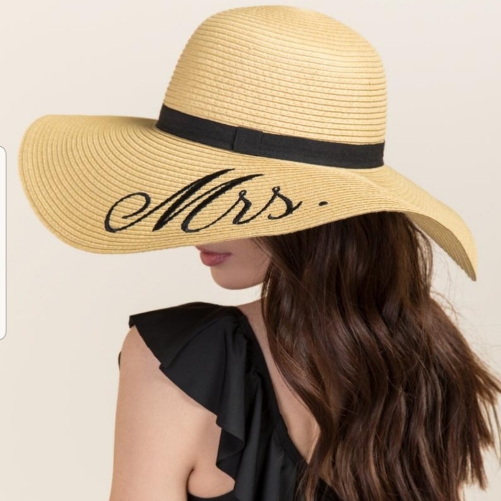 "Mrs." Floppy sun hat